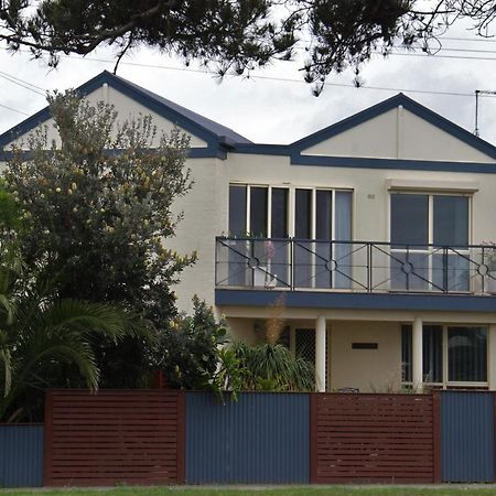 Sea Breeze On The Esplanade Villa Lakes Entrance Eksteriør bilde